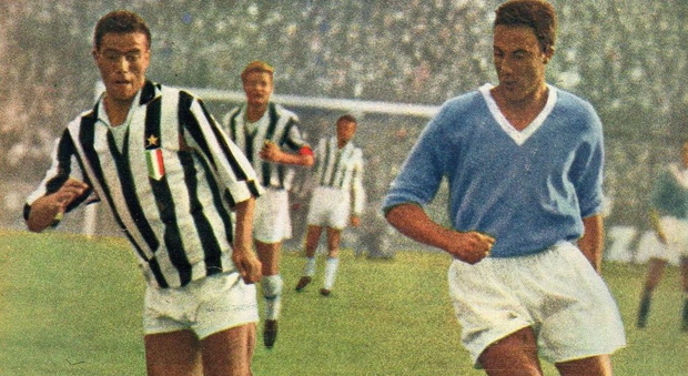 Nini Costantini a destra con la maglia del Napoli marca Nicolè della Juventus