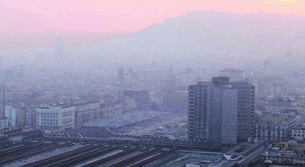 Napoli, è allarme inquinamento: smog oltre i limiti in tutte le centraline