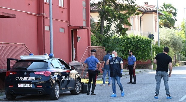 Il fidanzato la lascia, ragazza di 20 anni si uccide lanciandosi dal terzo piano in Veneto