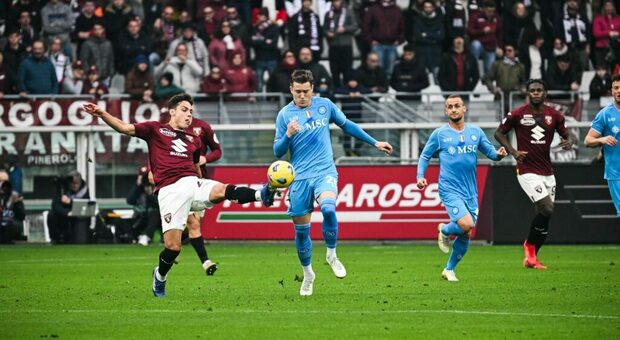 Zielinski in azione contro il Torino: altra deludente prova del polacco (Foto Ssc Napoli)