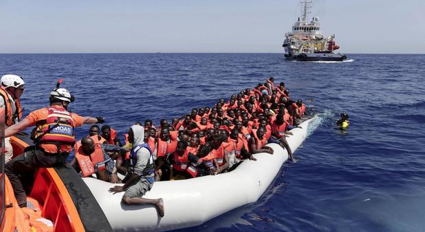 Migranti, sì del governo alle navi militari italiane in Libia contro i trafficanti
