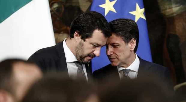 Deficit, è scontro tra Salvini e Conte: il premier vola a Bruxelles con meno carte