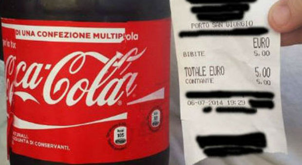 Coca cola "salata" al bancone dello chalet Un gruppo di ragazzi la paga 5 euro