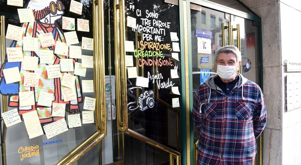«Caro cinema Edera, torna presto»: i messaggi degli spettatori alla porta della sala d'essai di Treviso
