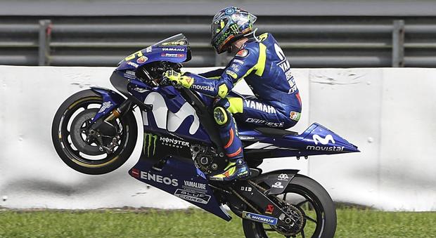 Moto Gp, Valentino Rossi rinnova con la Yamaha fino al 2020