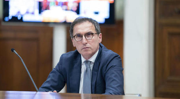 Il ministro Boccia: «De Magistris sbaglia, l'ordinanza di De Luca va rispettata»