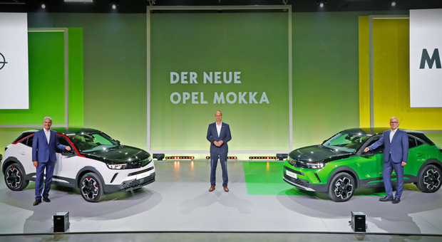 Michael Lohscheller, Ceo della casa del Fulmine, ha aperto ufficialmente gli ordini della nuova e ambiziosa Opel Mokka