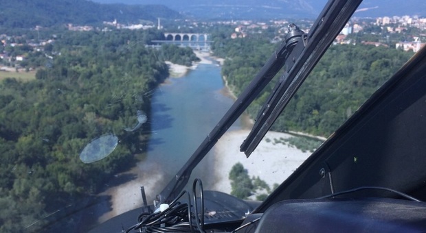 Un sorvolo dell'elicottero su Gorizia, lungo il fiume Isonzo