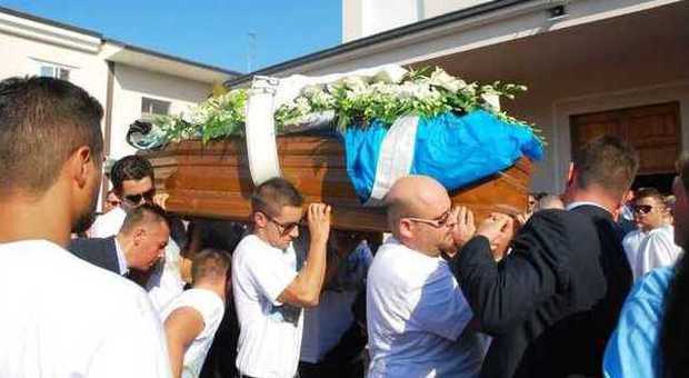 Un momento dei funerali di Lorenzo Licciardi