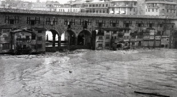 Firenze, 50 anni fa l'alluvione, la città soccorsa dagli angeli del fango