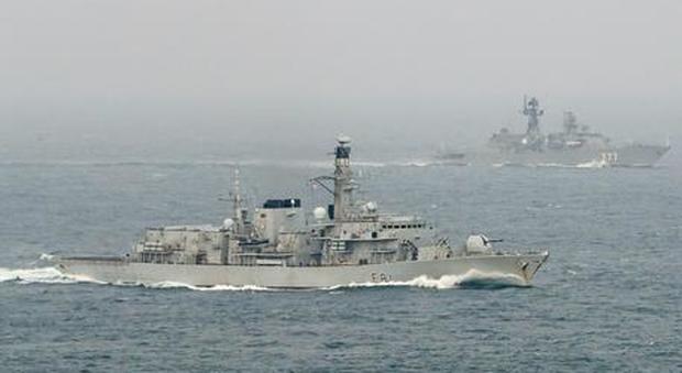 Nave da guerra russa sorpresa in acque britanniche: interviene la Royal Navy