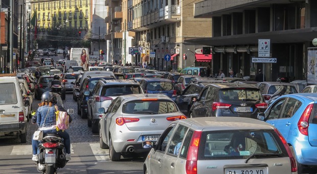 Smog, a Napoli stop alle auto dal 1 ottobre in alcuni giorni della settimana