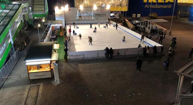 Dal Villaggio di Natale alla pista sul ghiaccio: Porta di Roma si addobba per le feste