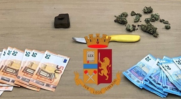 Hashish e marijuana nel barattolo della cucina: pusher arrestato a Castellammare