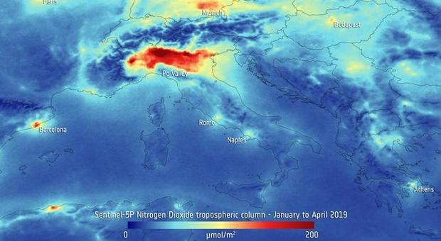 Inquinamento, la foto choc della Pianura Padana dal satellite: la concentrazione di azoto è a più alta d'Europa