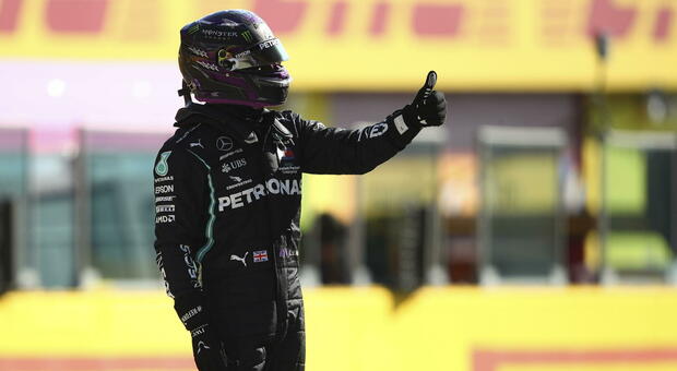 Gp di Toscana, pole di Hamilton: quinto Leclerc, 14esimo Vettel