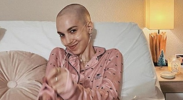 Elena, l'influencer morta a 20 anni per un tumore. La lotta durata 4 anni, le ultime parole: «Io sono più forte»