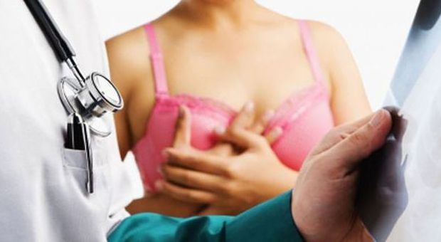 Cancro al seno, ecco i cinque sintomi che non vanno sottovalutati
