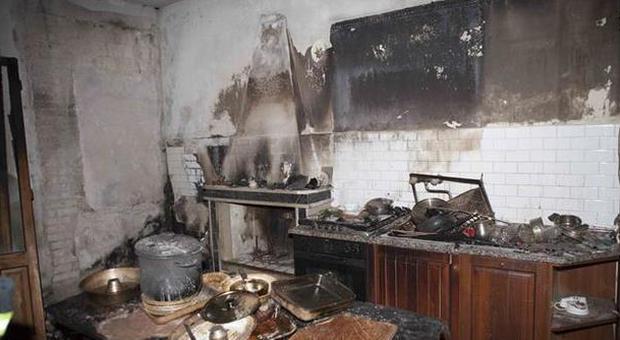 Va in fiamme la cucina Due anziane evacuate