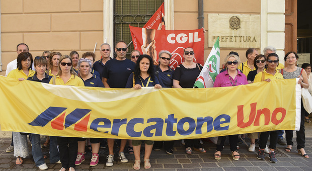 Mercatone Uno, il sit-in dei lavoratori a Rovigo, il 25 giugno scorso, dopo il crack