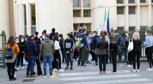Covid a Benevento, è allarme scuola: «Servono più bus e orari diversificati»