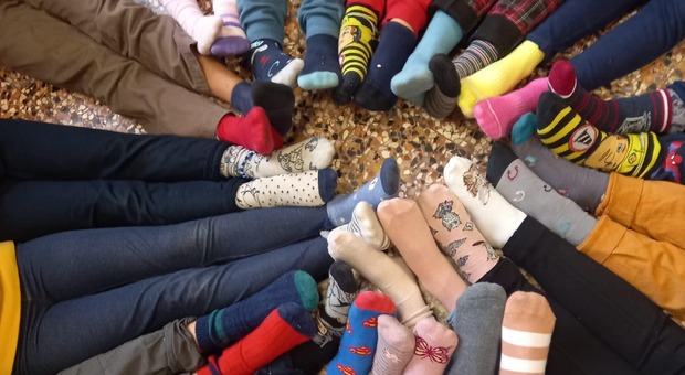 Giornata dei calzini spaiati: che cos'è, come aderire e perché si festeggia oggi