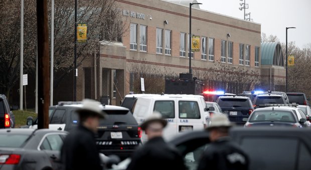 Usa, sparatoria in scuola superiore del Maryland: due feriti. «L'assalitore aveva relazione con un'alunna»