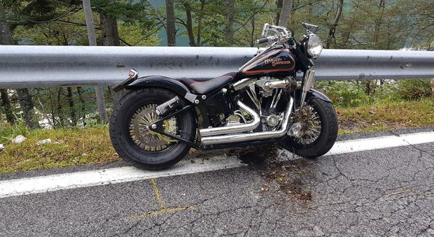 La Harley Davidson del motociclista deceduto sulla statale