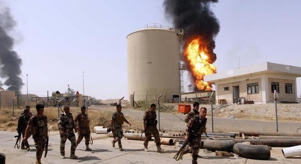 Isis, attacco a Kirkuk con kamikaze travestiti da poliziotti e cecchini