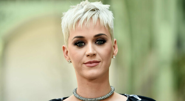 Katy Perry fa la mamma e ha poco tempo: «Non mi depilo più e non me ne vergogno»