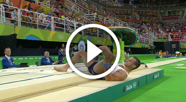 Rio, incidente choc per il ginnasta francese: Samir Ait Said si spezza la gamba