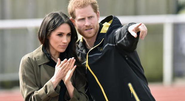 Harry e Meghan rinunciano al marchio Royal Sussex: «Scelta nostra, noi trattati peggio degli altri parenti»