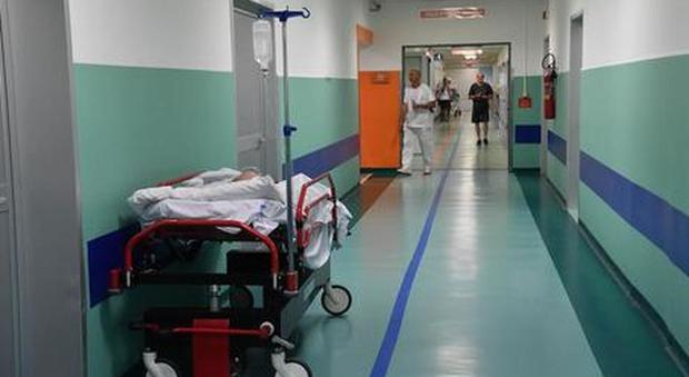 Coronavirus a Napoli, al Cardarelli 249 operatori sanitari si danno malati. De Magistris e Ricciardi: «Vigliacchi» Scattano i controlli