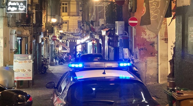 Movida a Napoli, quattro giovani multati in strada senza mascherina