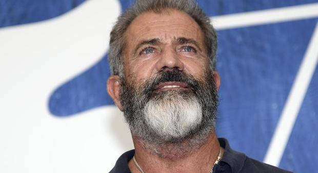 immagine Mel Gibson vende villa in stile medievale con vista sul Pacifico per 17,5 milioni di dollari