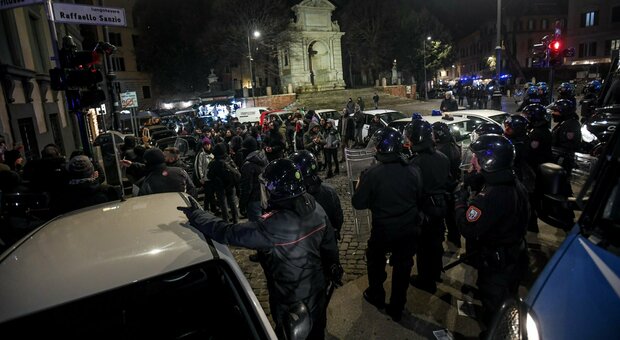 Allerta anarchici, Roma si blinda: gli infiltrati nelle scuole per reclutare nuove leve