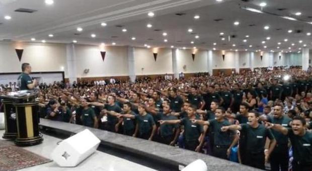 Dal Brasile al resto del mondo: ecco l'esercito cristiano che vuole sterminare gay e atei