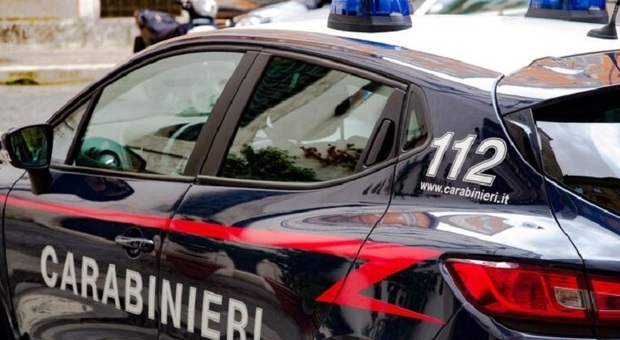 Trovato in possesso di un coltello a serramanico, giovane denunciato dai carabinieri