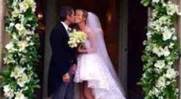 Alessia Marcuzzi si è sposata col suo Paolo. L'annuncio su Fb: «Just married»