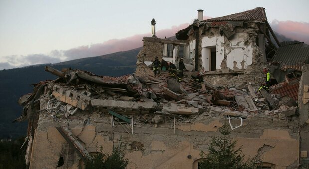 Nei comuni del cratere sismico arrivano ancora bollette da pagare per case distrutte o inagibili: il peso insostenibile della burocrazia