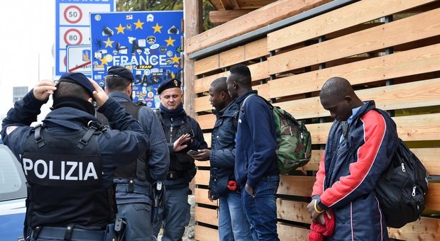 Il confine italo francese a Claviere. Il Viminale: la Francia tenta respingimento minori