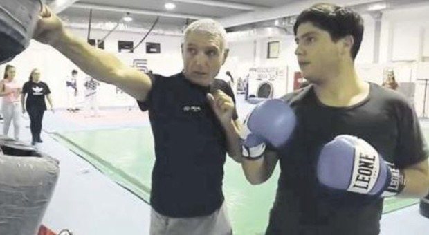 Napoli, Arturo a scuola di boxe con Oliva: «Salire sul ring mi dà fiducia»