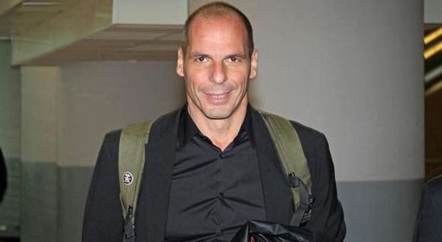 Varoufakis replica a Renzi: ​non ti sei liberato di me, sono vivo e pronto a colpire