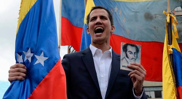 Venezuela, Guaidó chiama Trump: «Possibile intervento militare Usa»