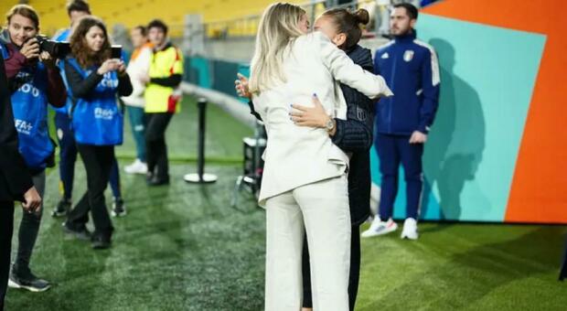 Lisa Boattin e Linda Sembrant, il bacio dopo Italia-Svezia: compagne alla Juve (e nella vita), avversarie ai Mondiali