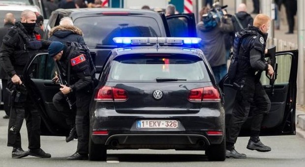 Allarme Interpol, caccia a camion carico di esplosivo rubato in Belgio