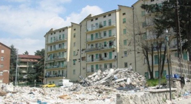 Terremoto: crollo a L'Aquila con 9 morti, tutti assolti