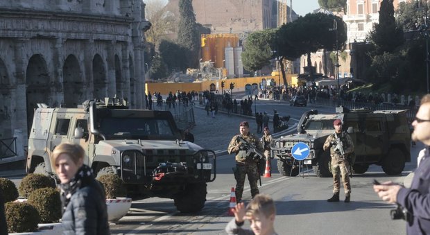 Allerta terrorismo a Roma, scatta il piano anti tir nelle piazze: mezzi pesanti vietati in centro e Ztl