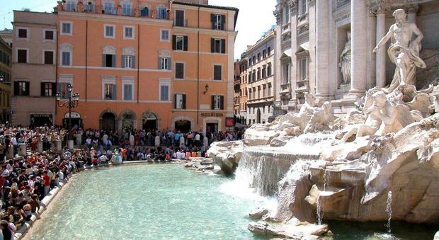 Roma: minisindaco centro, a Fontana di Trevi numero chiuso, corridoi speciali e via i camion bar