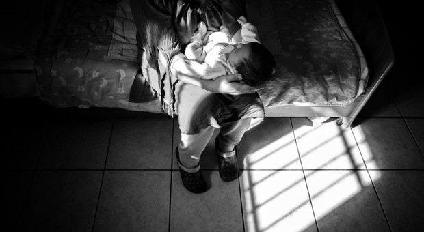 Essere madri in carcere, a Rebibbia una mostra fotografica sulle detenute e i figli